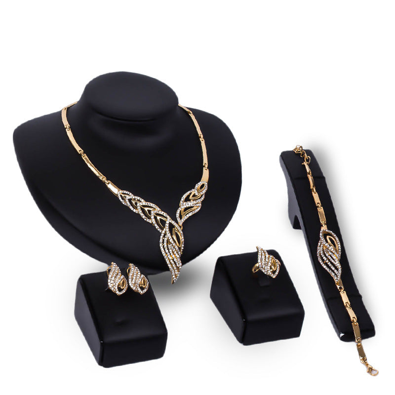 Gold Jewelry Set - fydaskepas