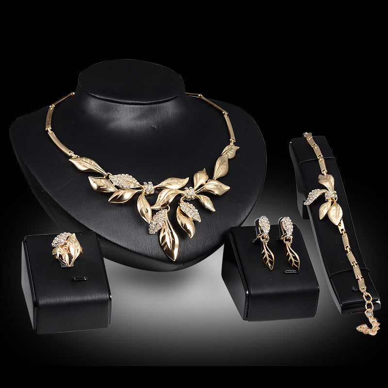 Gold Jewelry Set - fydaskepas